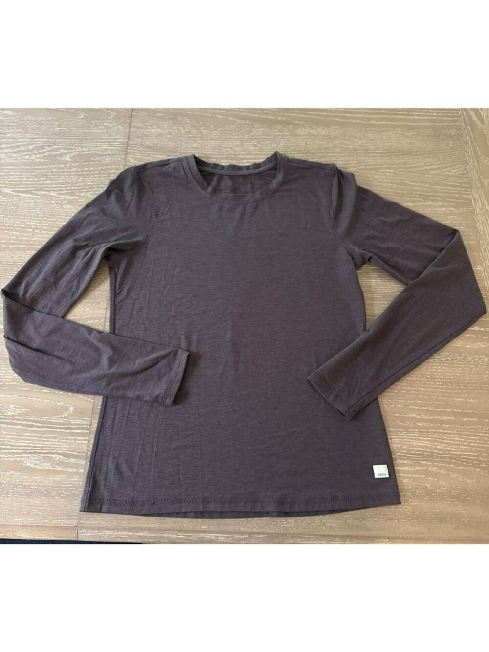 Vuori Long Sleeve Halo Essential Crew Tee Shirt Size Medium